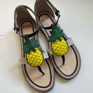 Gucci (Excellent Condition) Girls Pineapple strapped sandals